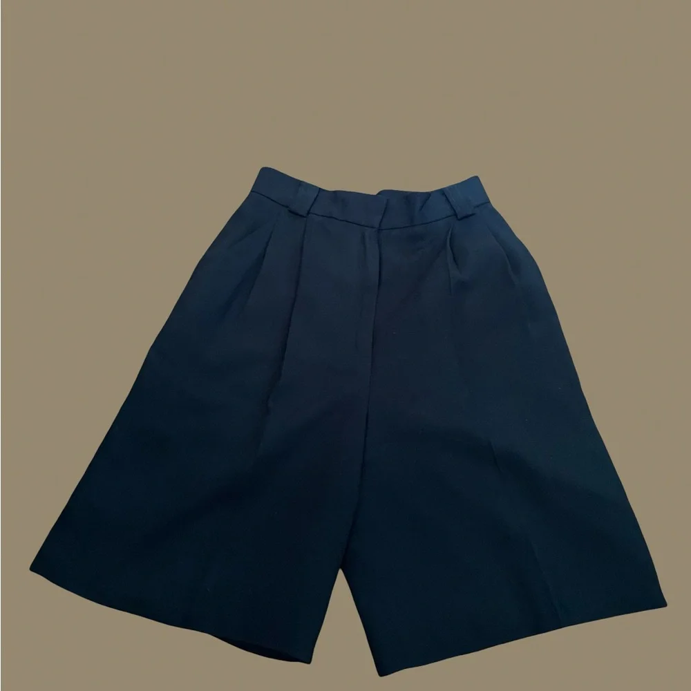 JH Collectibles minimal black